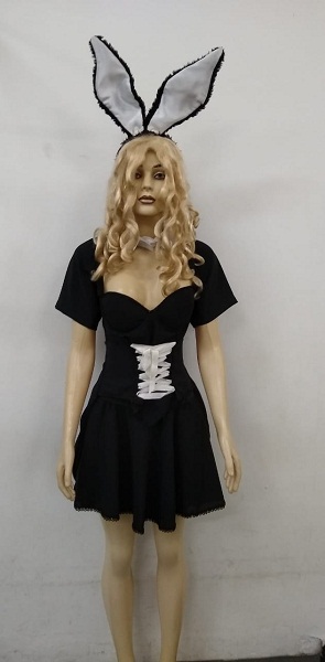 Coelhinha saia preta e branca 